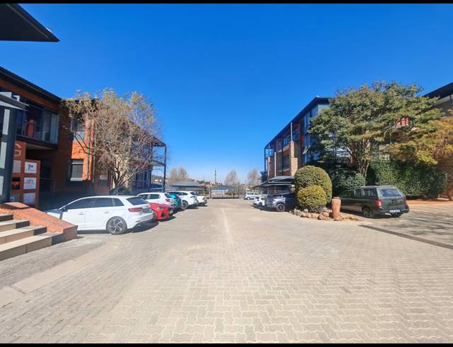 132M² OFFICE TO LET IN MEYERSDAL